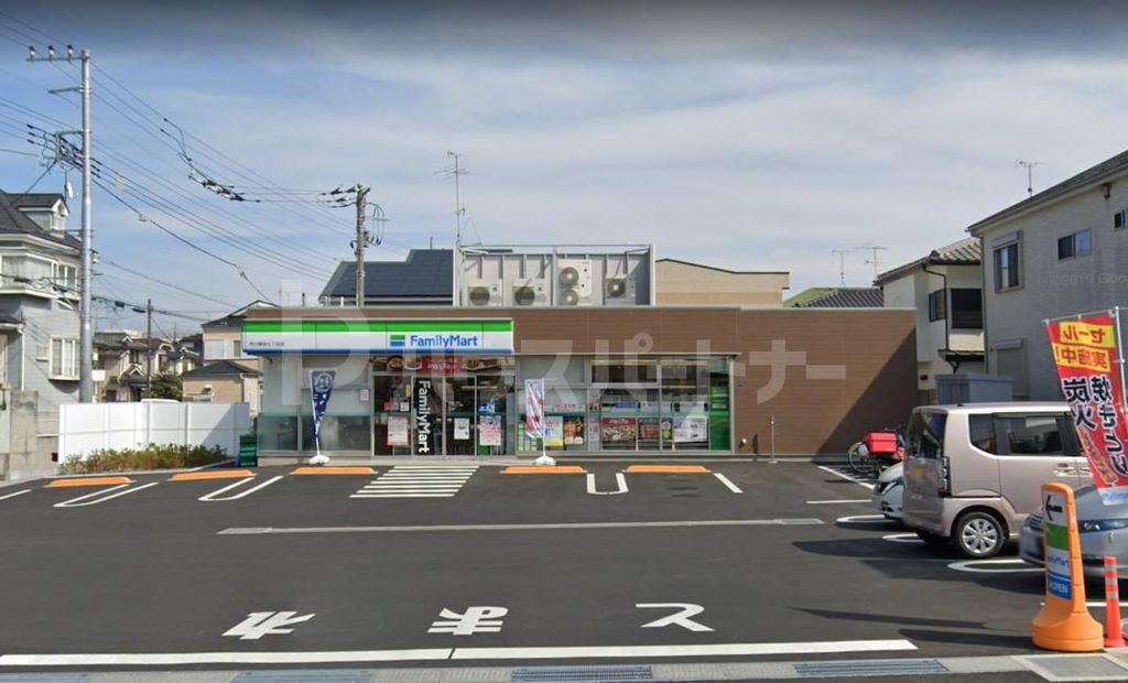コンビニ　ファミリーマート（コンビニ）まで640m