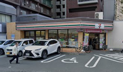 コンビニ　セブンイレブン 博多薬院店（コンビニ）まで425m