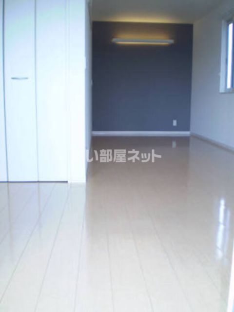 エレガンス19の居間写真