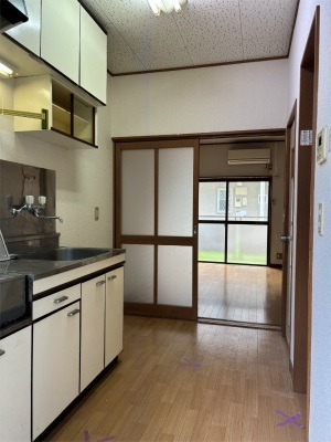 小田急線 狛江駅 徒歩4分 2階建 築41年の玄関写真