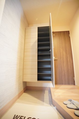 D-ROOM穴川IIIの玄関写真