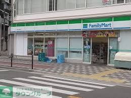 コンビニ　ファミリーマート東淀川駅前店（コンビニ）まで180m