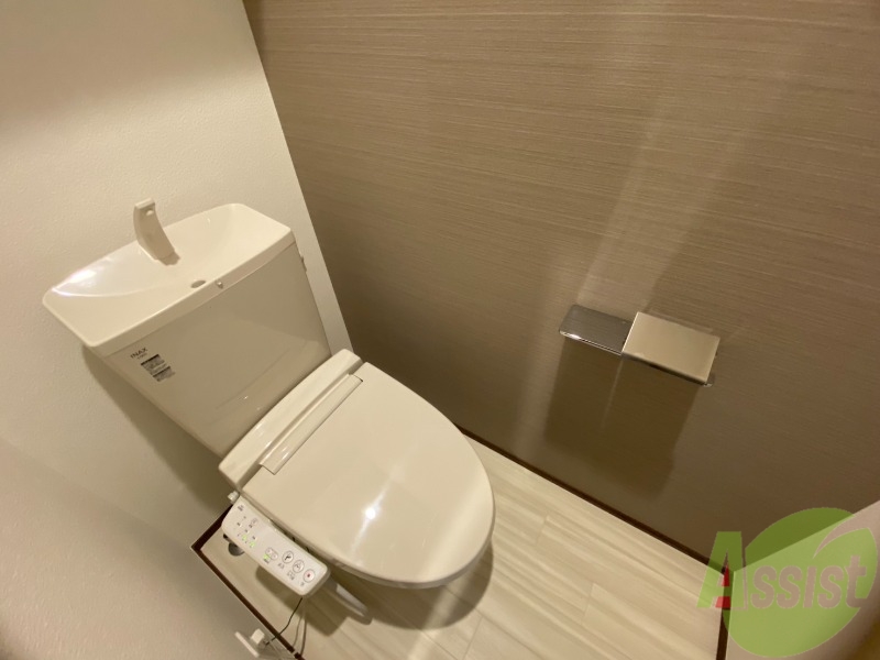 トイレ　トイレは温水洗浄便座です。思わず長居してしまいそうです。