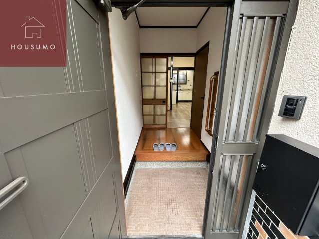 花園東町2丁目貸家の玄関写真