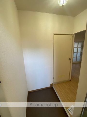 クレストコート笹山の玄関写真