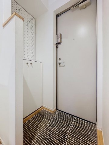 カラスヤマベースの玄関写真