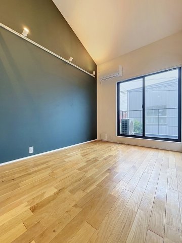 カラスヤマベースの居間写真