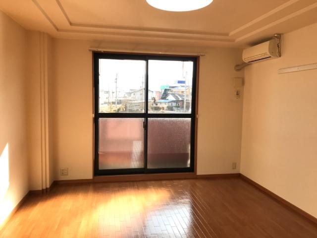 サニーコートの居間写真