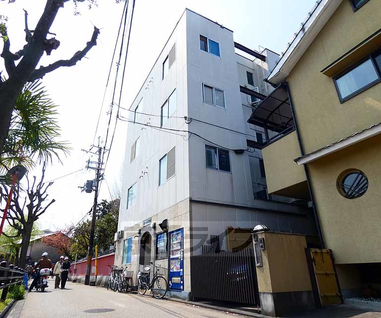 建物外観　環境良好な立地にあります。