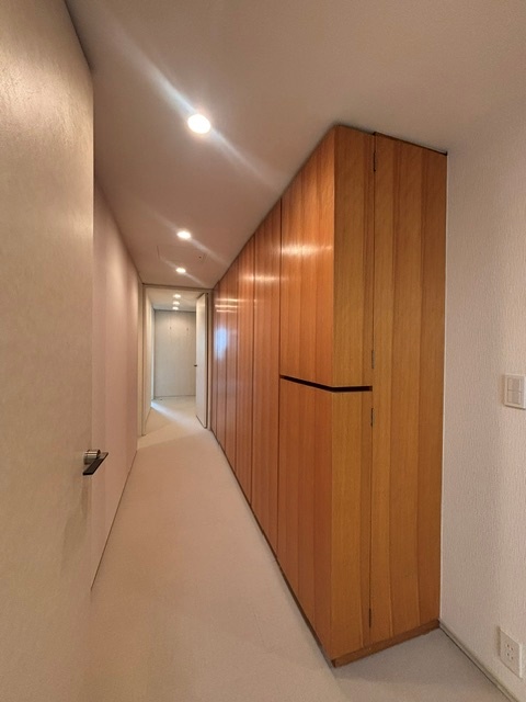 その他部屋・スペース　廊下に備え付けの収納棚