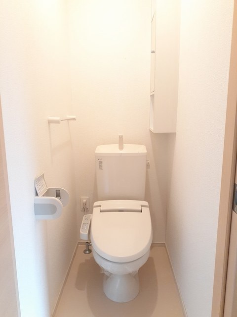 ＪＲ山陽本線 大門駅 徒歩6分 3階建 築14年のトイレ写真