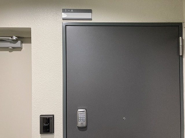 玄関　同物件別部屋