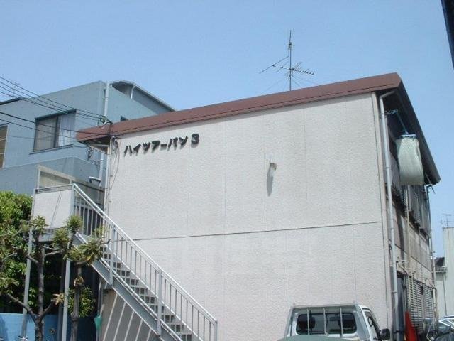 摂津市鶴野のアパートの建物外観