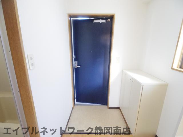 玄関　収納もある玄関です