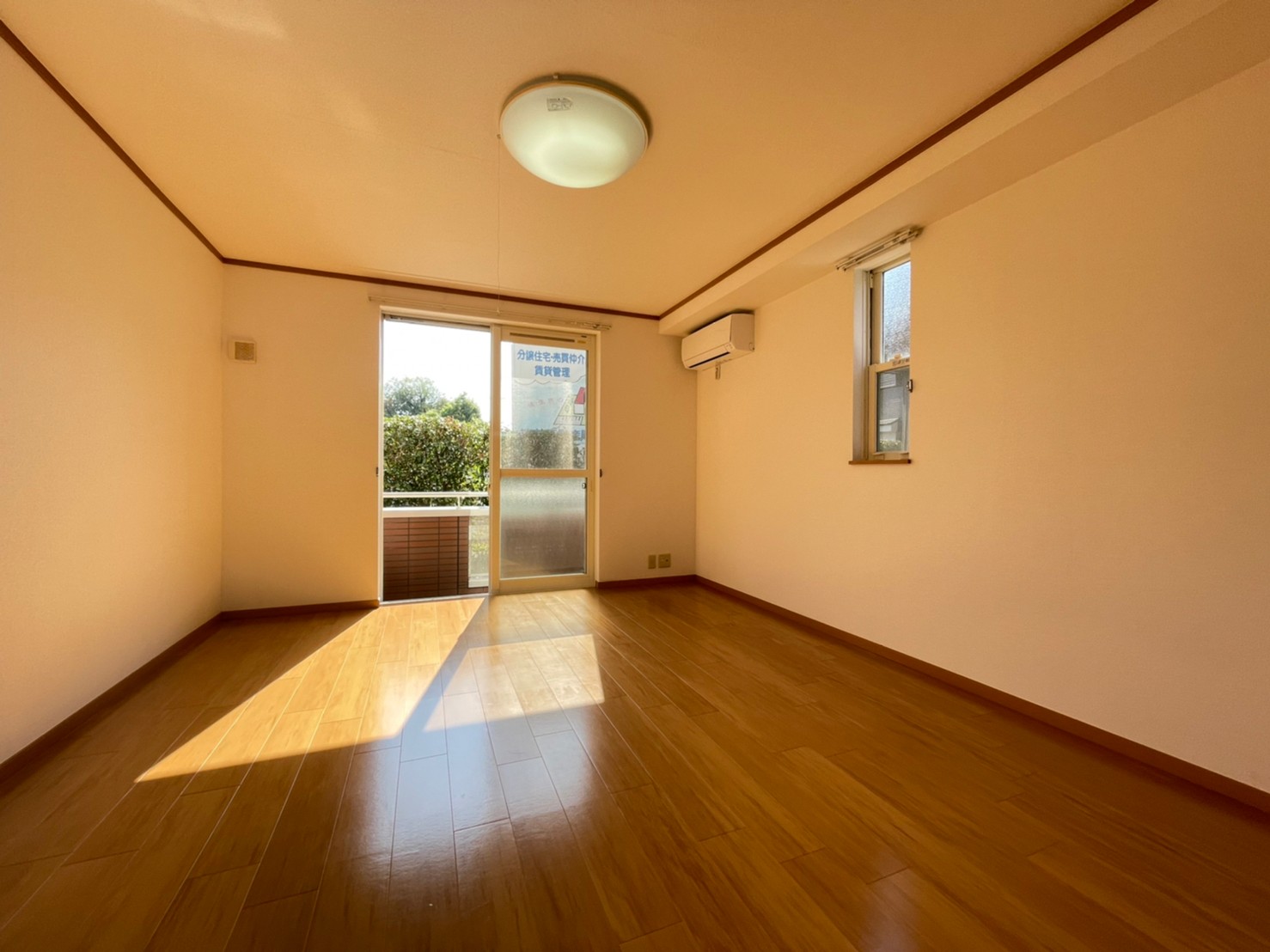 居室・リビング　同建物別号室