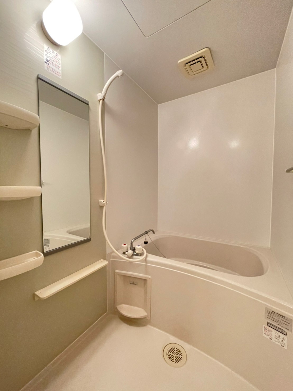 バス・シャワールーム　同建物別号室