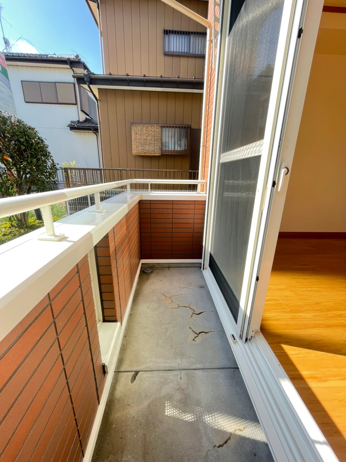 バルコニー　同建物別号室