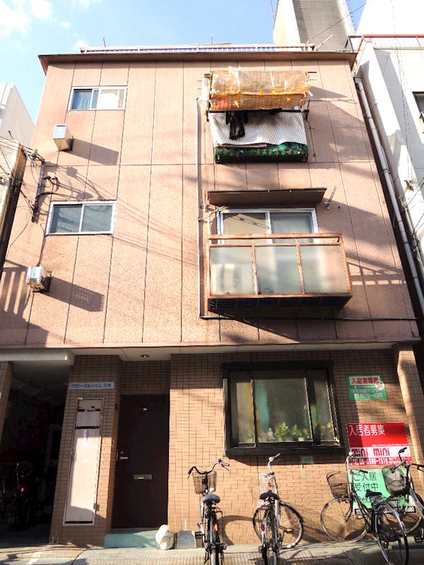 大阪市港区三先のマンションの建物外観