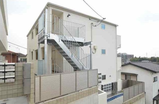 建物外観　地面より高く気にならない