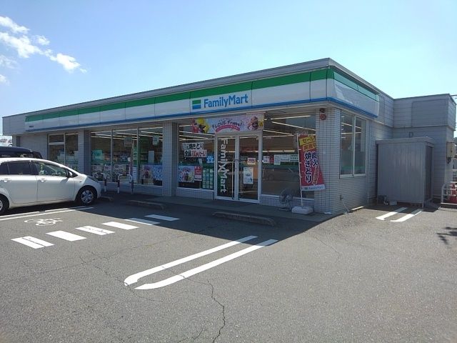 コンビニ　ファミリーマートさん（コンビニ）まで1400m