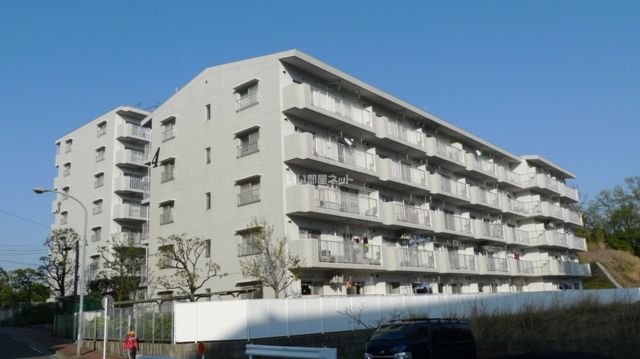 ヒルズ南戸塚４号棟の建物外観