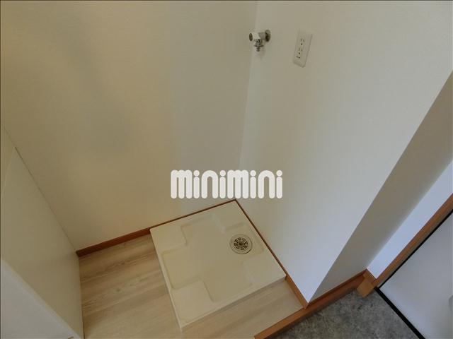 エントランス　室内洗濯機置き場がございます。