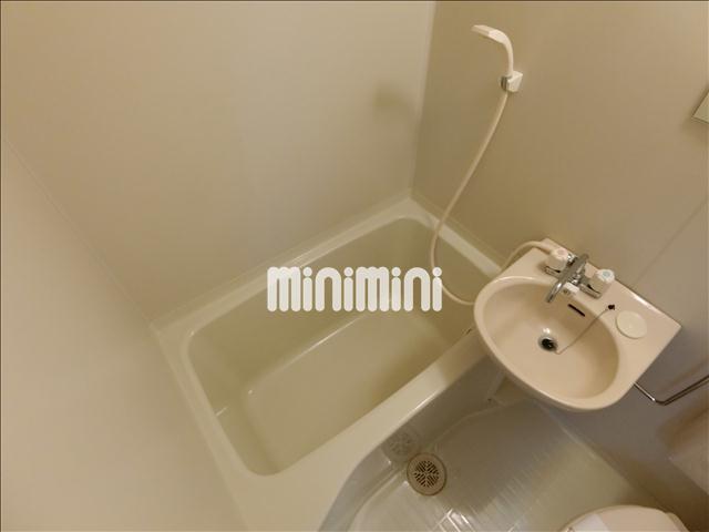 バス・シャワールーム　バスルームシャワーついております。