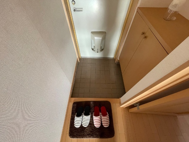 【サンセールウエストの玄関】
