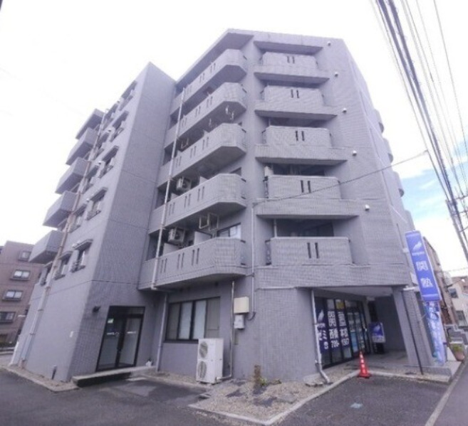 【相模原市緑区西橋本のマンションの建物外観】