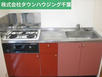 京成本線 京成佐倉駅 バス乗車時間：20分 最寄りバス停で下車 徒歩4分 2階建 築27年のキッチン写真