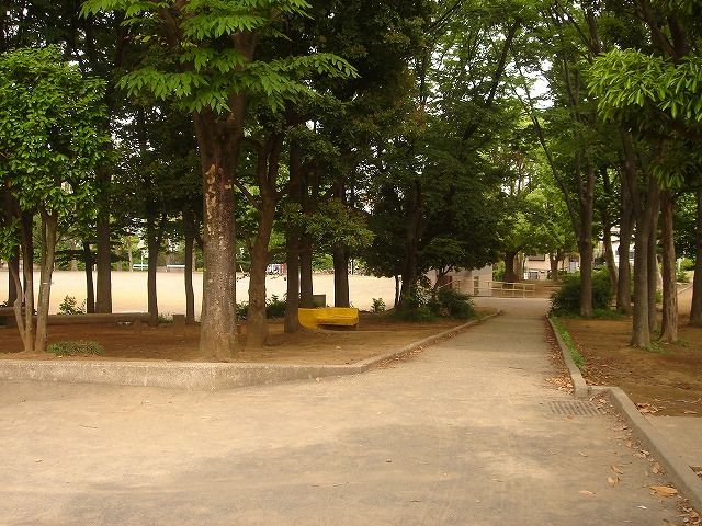 【川崎市宮前区有馬のマンションの公園】