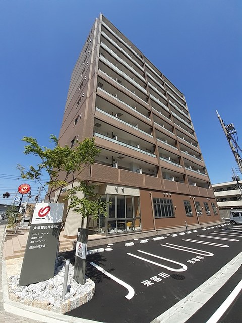 【岡山市北区昭和町のマンションの建物外観】