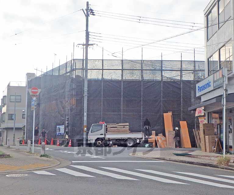 【京都市左京区下鴨東半木町のマンションの建物外観】