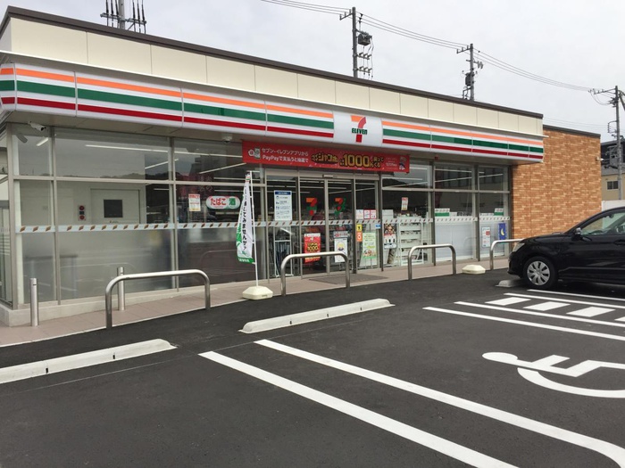 コンビニ　セブンイレブン 幸田六栗店（コンビニ）まで822m