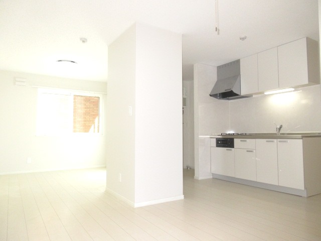 居室・リビング　内装リノベーション済！給湯都市ガス・暖房灯油で経済的！