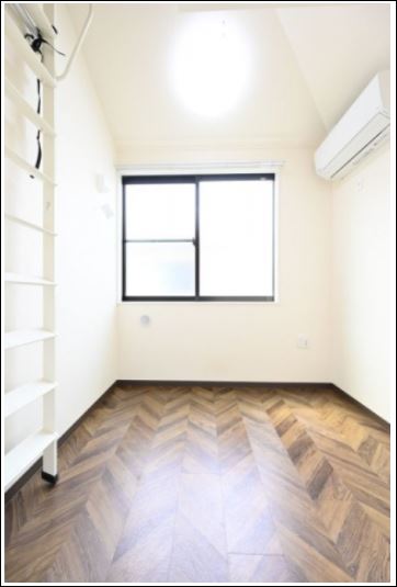 居室・リビング　こちらのリビングで趣味の時間をお楽しみください