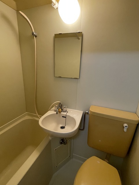 洗面設備　鏡付の洗面台なので、洗顔するときに便利です♪