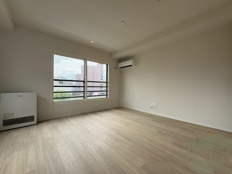 居室・リビング　広々としたリビングですね。使い勝手がよさそうですね！