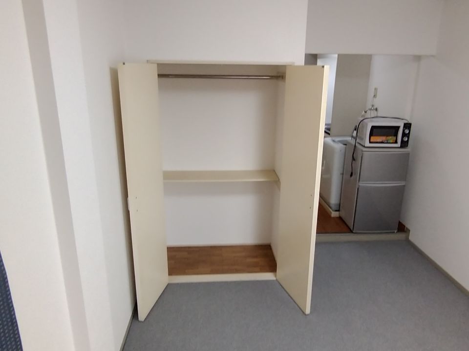 その他部屋・スペース　写真は備品設置部屋です（冷蔵庫・洗濯機）
