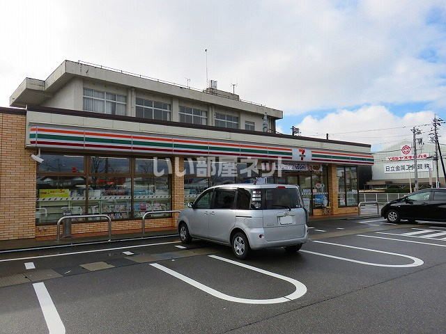 コンビニ　セブンイレブン 小矢部津沢店（コンビニ）まで297m
