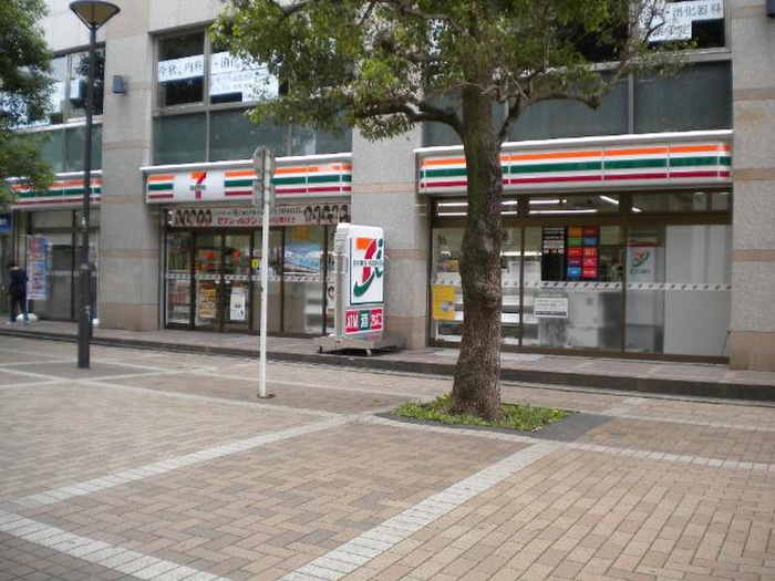 コンビニ　セブンイレブン横浜仲町台駅前店（コンビニ）まで564m