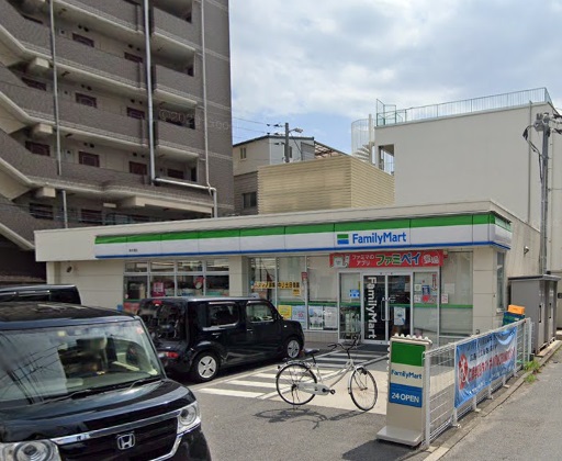 コンビニ　ファミリーマート（コンビニ）まで728m