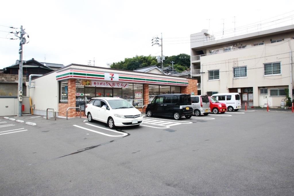 中学校　下関市立向洋中学校（中学校）まで683m