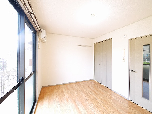 居室・リビング　ゆったりした洋室です