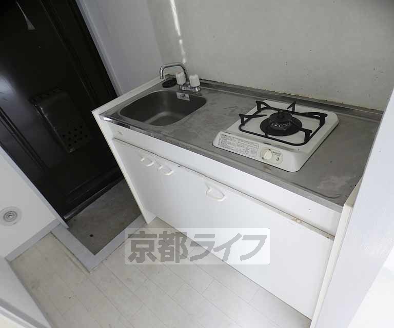 キッチン　ガスコンロ付きのキッチン