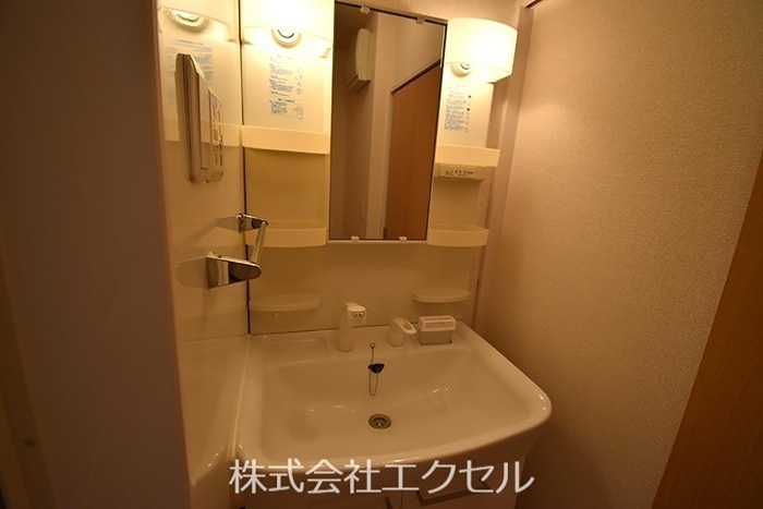 洗面設備　洗髪洗面化粧台です。
