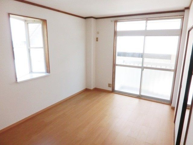 居室・リビング　日当たり良好です。