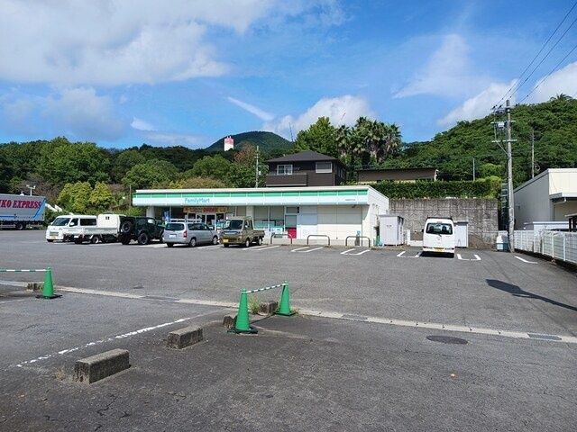 コンビニ　ファミリーマート東長崎戸石店（コンビニ）まで1252m