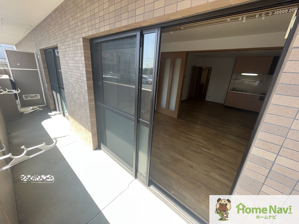 バルコニー　南向きで日当たり良好です。