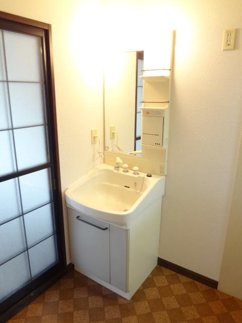 洗面設備　独立洗面台、朝の身支度には欠かせません